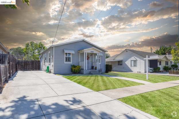 Building Photo - 2734 D St Rental