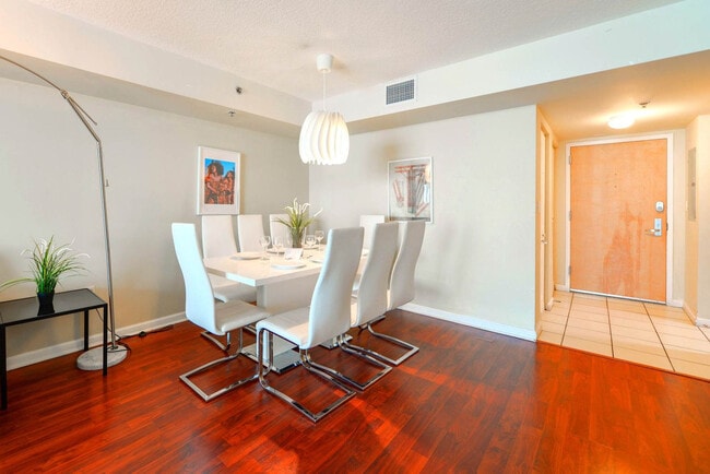 Photo - 1 SE 12th St Unit FL27-ID1022218P