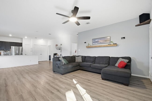 Photo - 1106 Cattail Ln