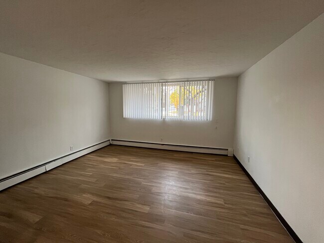 Photo - 3701 Lake St