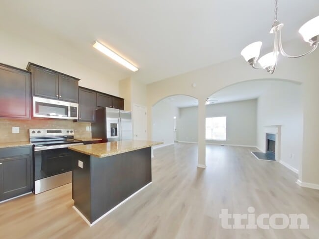 Photo - 347 Hawthorn Dr