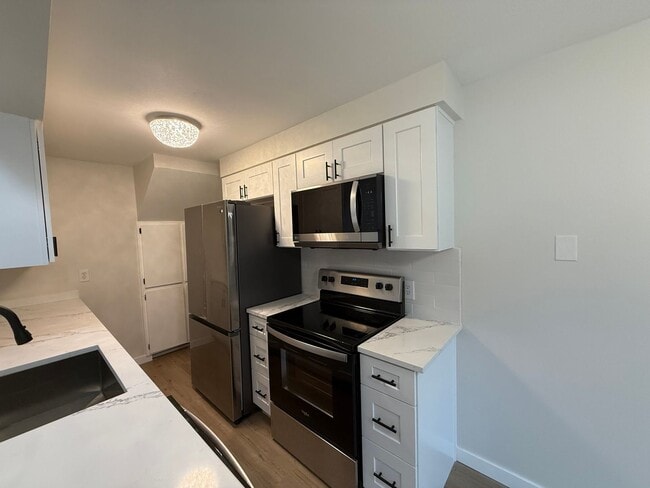Photo - Beautifully Renovated 2 Bed/1.5 bath Condo Edmonds, WA. $2600/mo. Unit B4