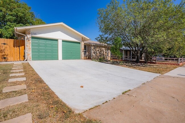 Building Photo - 5765 Palo Blanco Ln Unit B