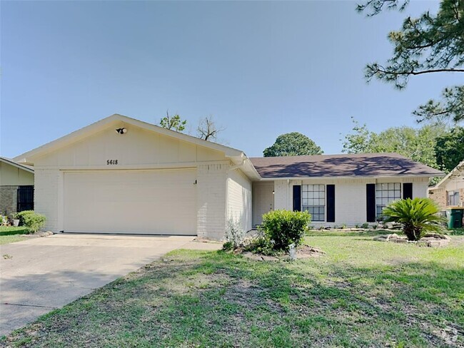 Building Photo - 5618 Hickory Forest Dr Rental