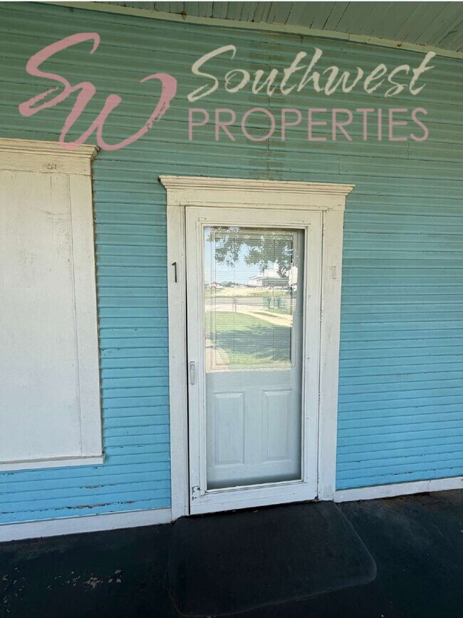 Photo - 1 Bedroom I 1 Bath Apartment in Multi-Unit Complex Designed to Look Like a House Unidad 1
