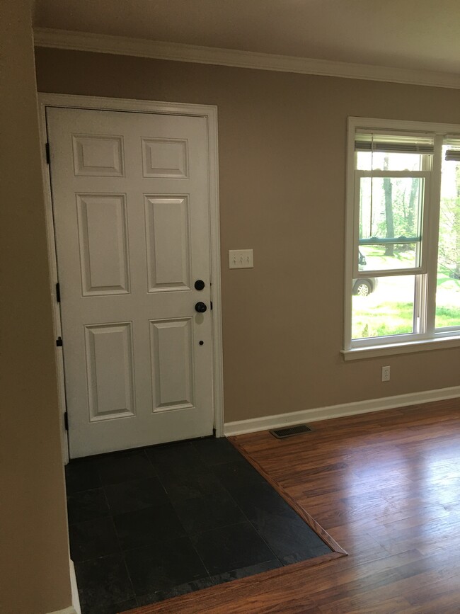 Photo - 1009 E High St