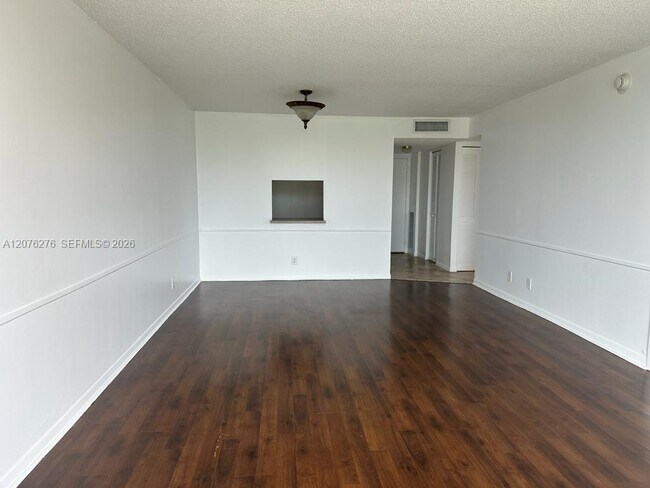 Photo - 500 Executive Center Dr Unit 3A