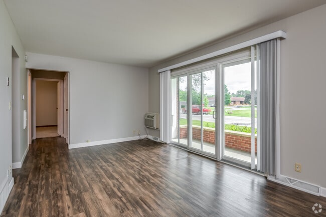 2BR, 1BA - 950SF - Premium Living Room