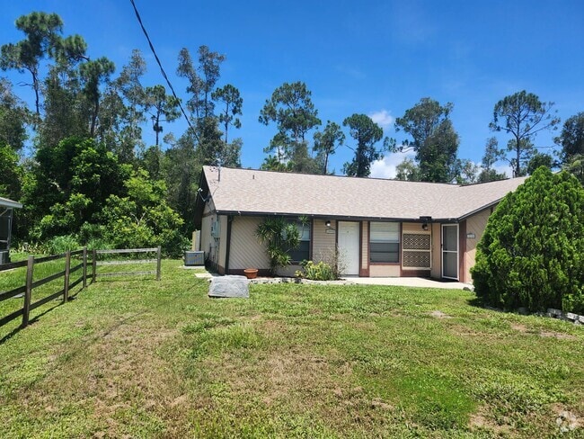 Building Photo - 2 bed 1 bath San Carlos Park Rental