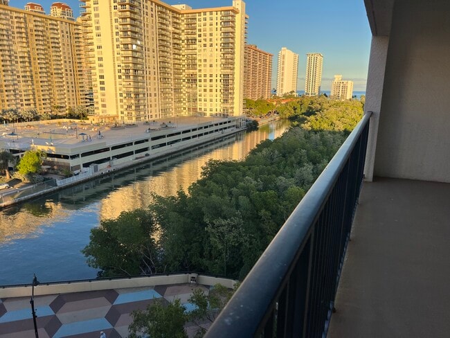 Photo - 17150 N Bay Rd Unidad 2810 Rental
