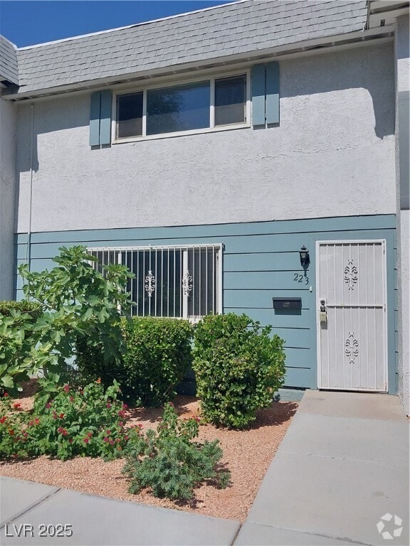 Building Photo - 223 Greenbriar Townhouse Way Unit 223