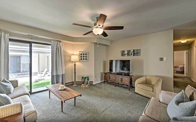 Photo - 169 N Basin Dr