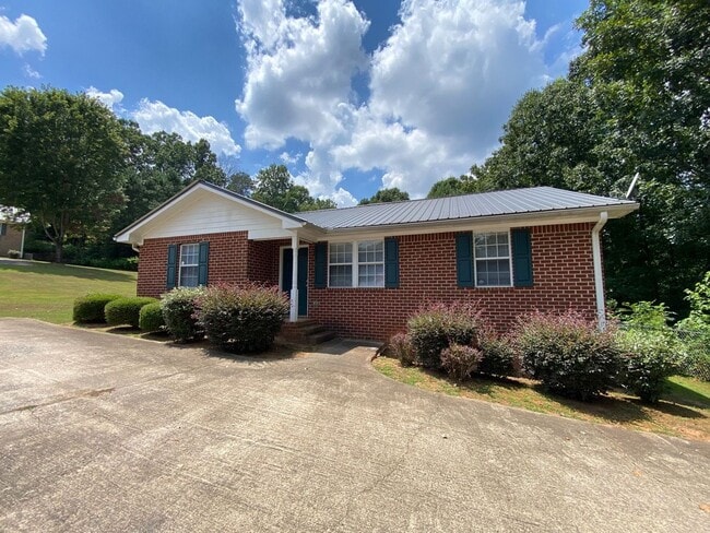 Photo - PRE-LEASING FOR AUGUST 2026!