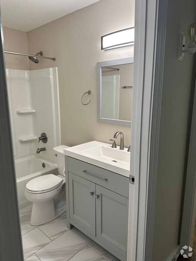 Building Photo - $2,200 / 2 br / 2 ba / 864 sqft Rental