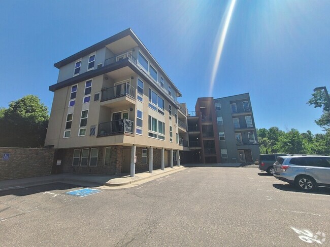 Building Photo - 5201 S Fox St Unit 103 Rental