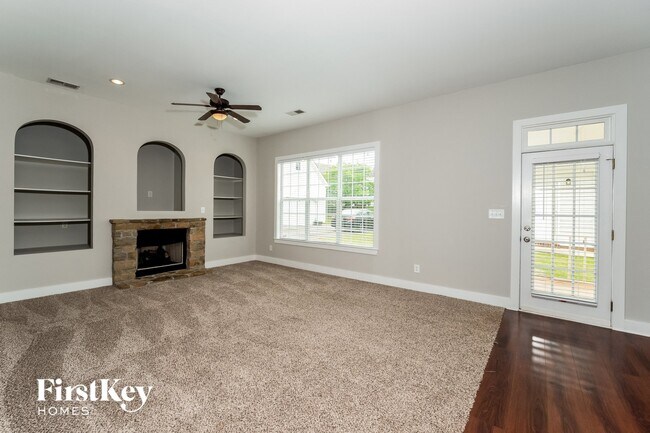 Photo - 4598 Clubview Dr