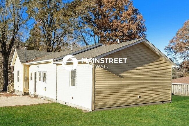 Photo - 3 Bedroom Pet-Friendly Home in Gibsonville, NC with Main Street Renewal