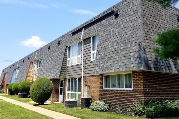 Tomlinson Court Apartments