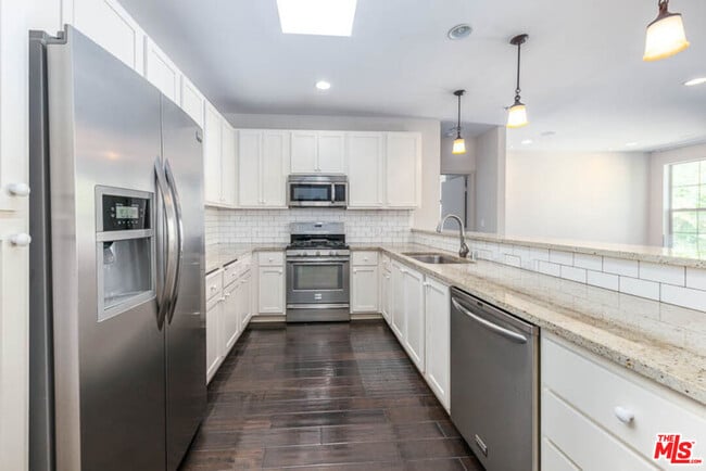 Building Photo - 10639 Woodbridge St Unit 303