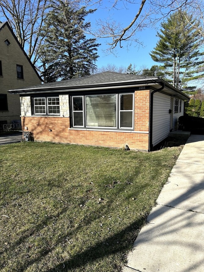 Photo - 1688 Locust St House