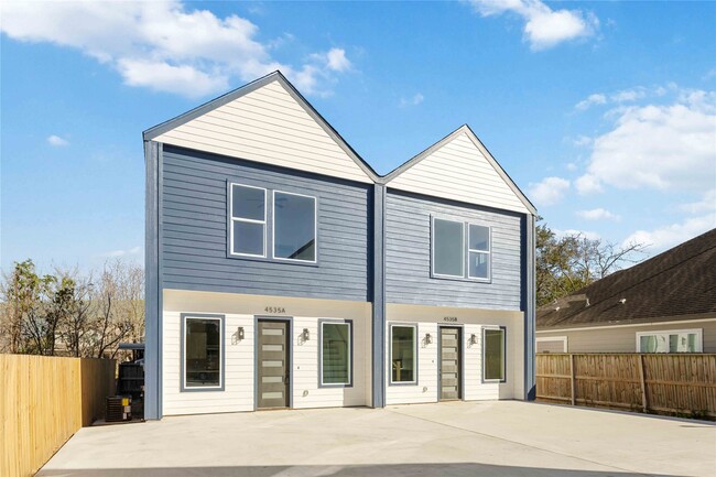 Building Photo - 4535 Bricker St