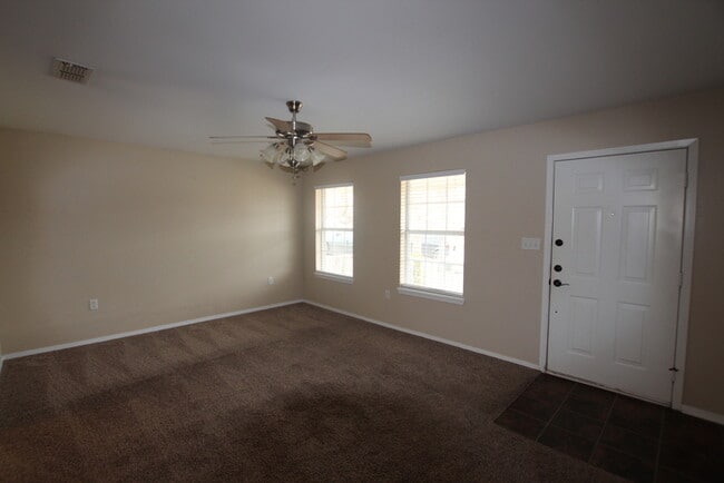 Photo - Spacious 3 Bedroom in Whitehouse!