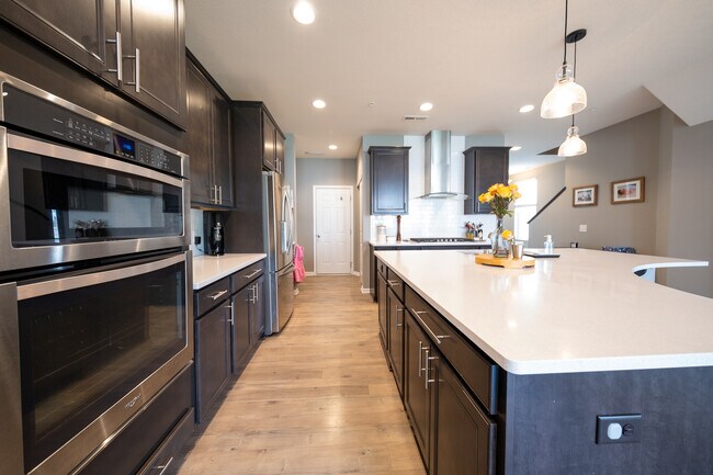 Photo - 725 Wildflower Ln