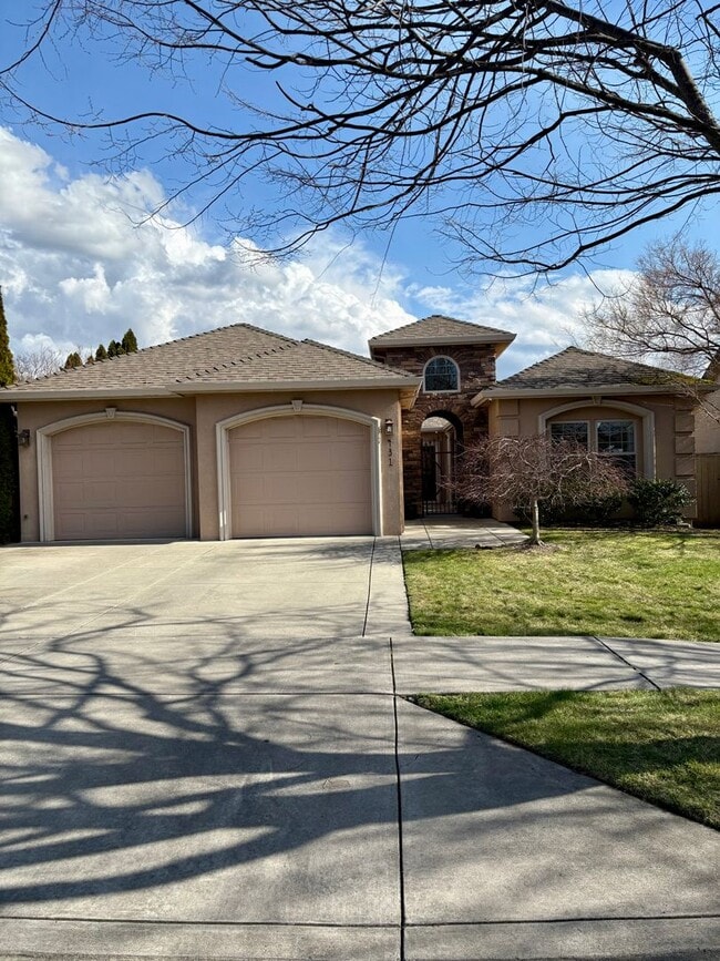 Building Photo - Spacious Luxury Home with Hardwood Floors & Outdoor Living