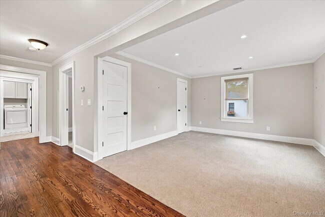 42 Woodland Ave Unit Upper