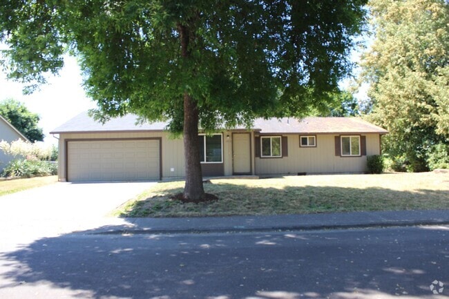 Building Photo - 4 bedroom 2 bath house