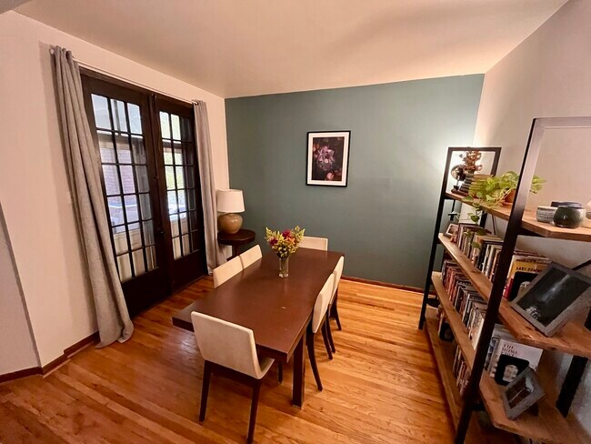 Photo - 906 N Oakley Blvd Unit #1