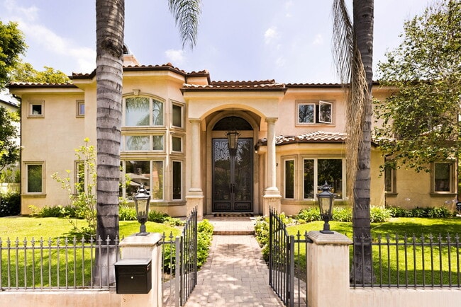 Building Photo - 4822 Valjean Ave