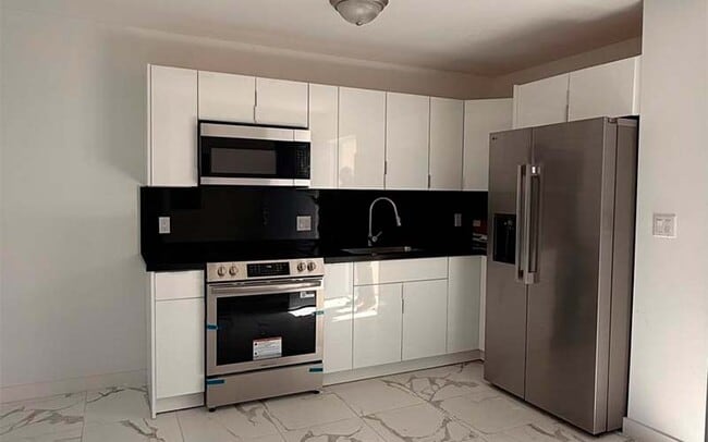 Photo - 811 E 52nd St Unit 101