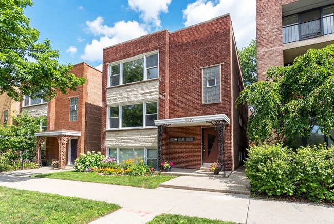 Building Photo - 5439 N Artesian Ave Unit 1