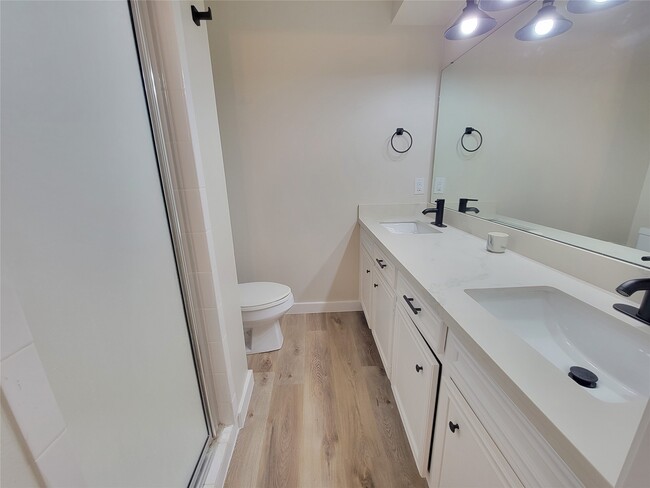 Building Photo - 1409 Drexel Dr Rental