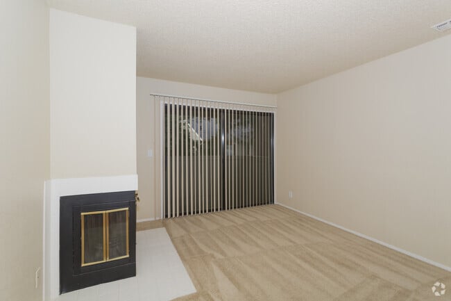 1BR, 1BA - 721 SF