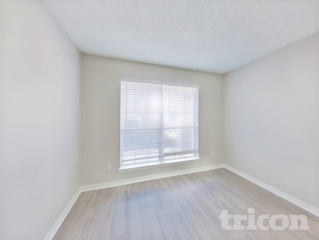 Photo - 1267 Summit Oaks Dr E