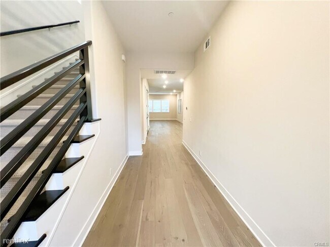 3 br, 3.5 bath House - 122 Swift