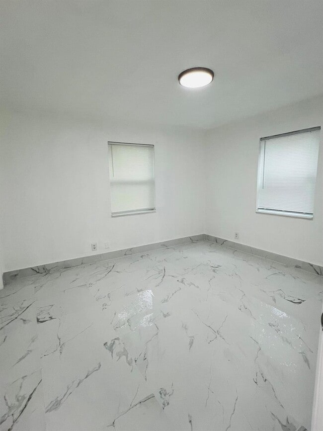 Photo - 525 NW 22nd Ave