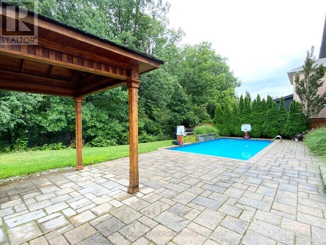 Photo - 3385 Liptay Ave