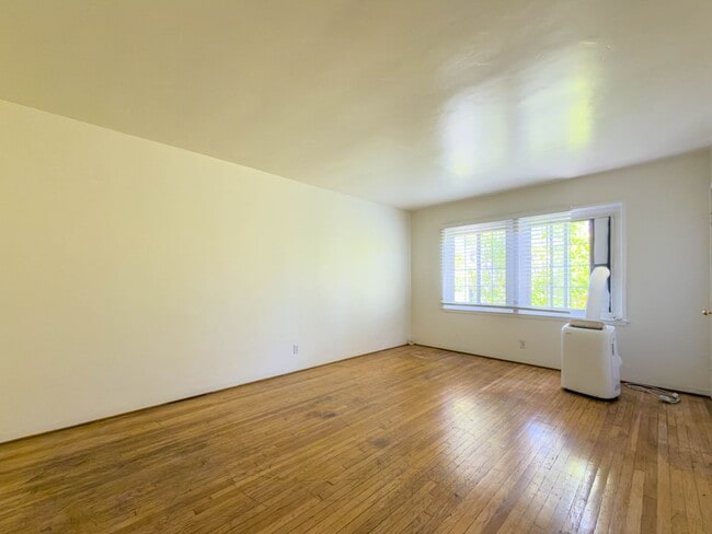 Photo - 11926 Magnolia Blvd Unit 11928