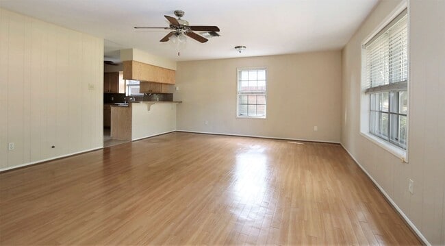 Photo - 111 Azalea St