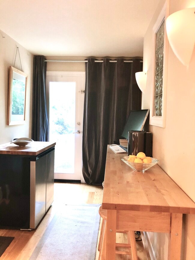 Kitchen - 4634 18th St Unit 4634 A