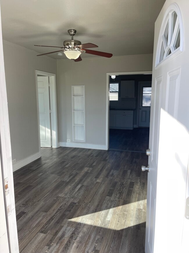 Photo - 2409 Avenue G