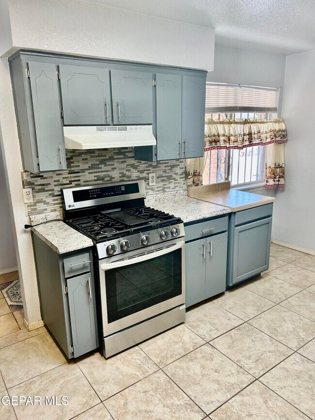 Photo - 11117 Shiner Ave