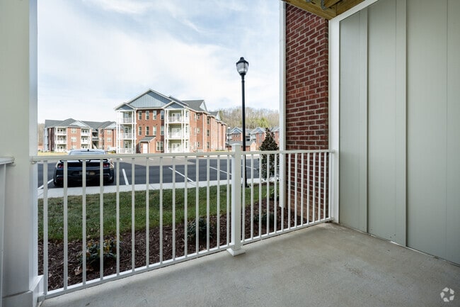 2BR, 2BA - 1,122SF - Patio