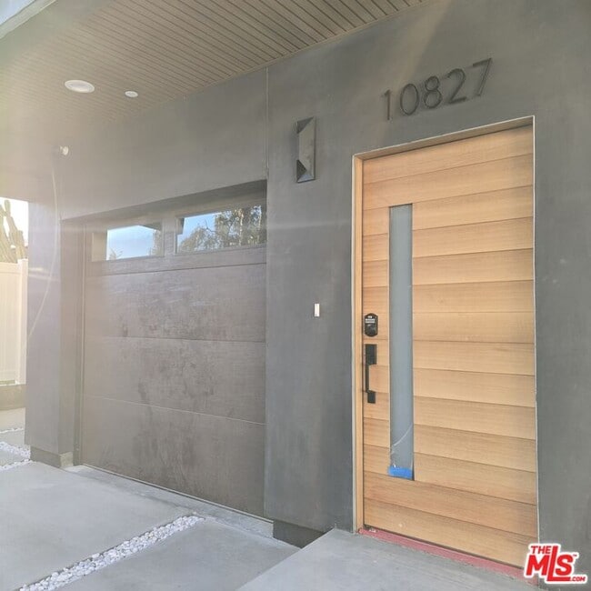 Building Photo - 10827 Peach Grove St