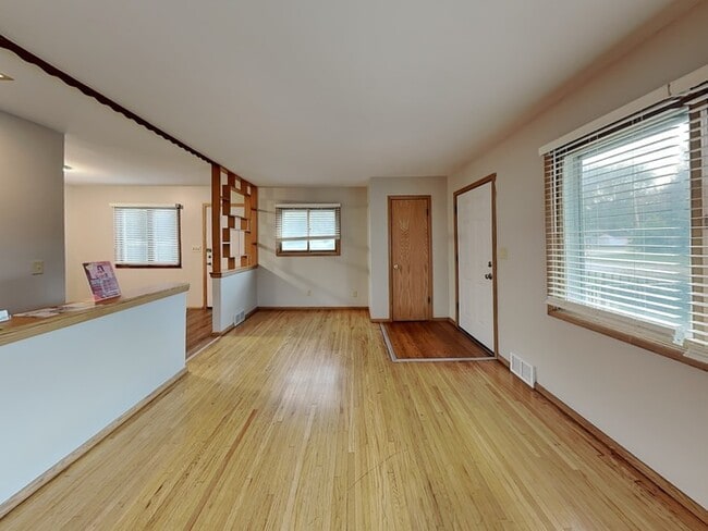 Photo - 5600 Vera Cruz Ave N