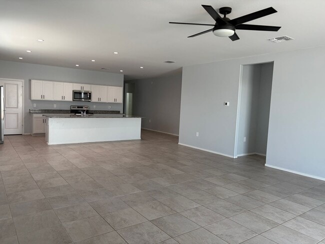 36202 W San Alvarez Ave