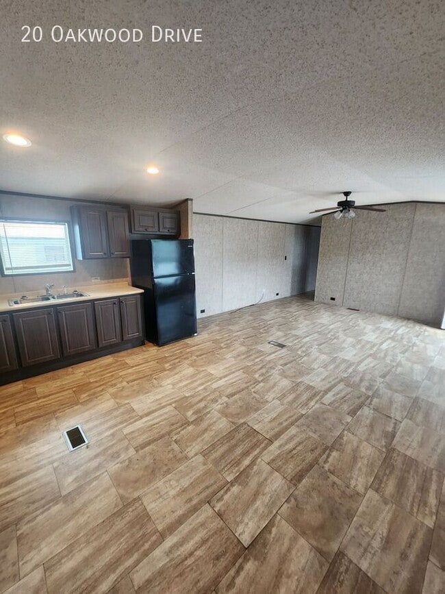 Photo - 20 Oakwood Dr